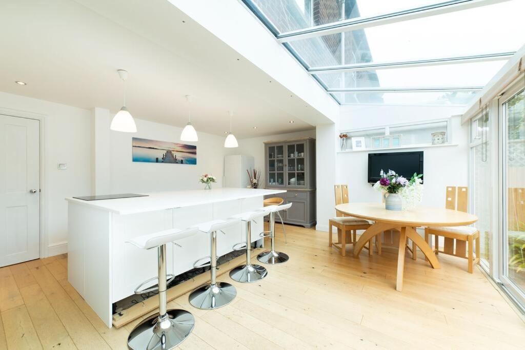 Aderta Stylish House For 7 People, Free Parking, 2 Min Walking From Ashley Cross And Near Sandbanks Beach Poole Exterior foto