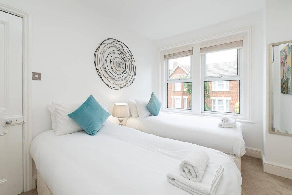 Aderta Stylish House For 7 People, Free Parking, 2 Min Walking From Ashley Cross And Near Sandbanks Beach Poole Exterior foto