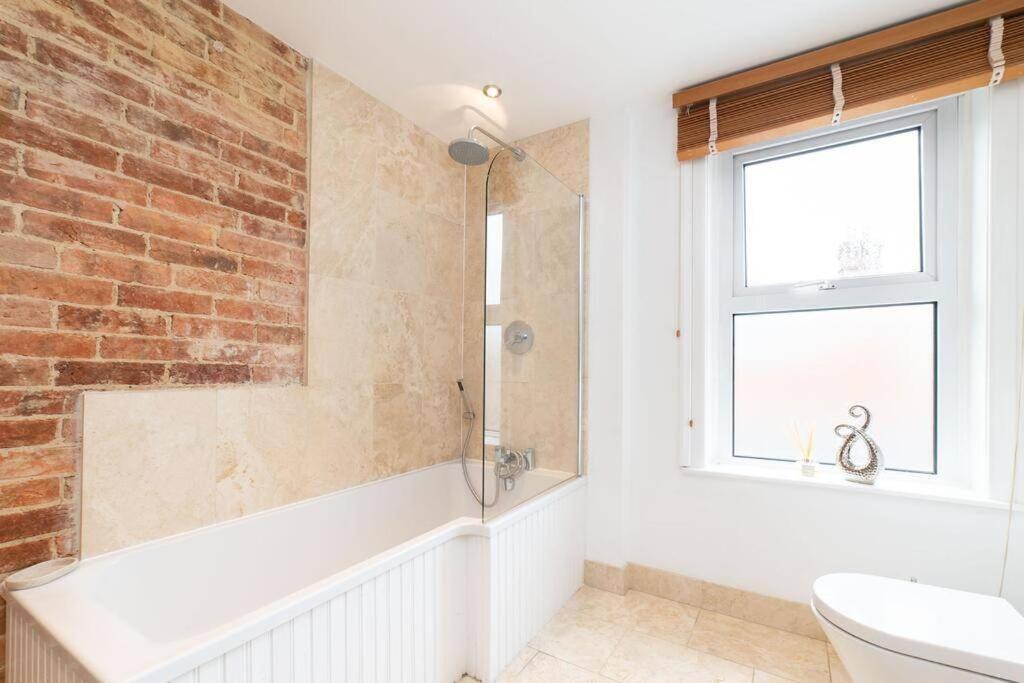 Aderta Stylish House For 7 People, Free Parking, 2 Min Walking From Ashley Cross And Near Sandbanks Beach Poole Exterior foto