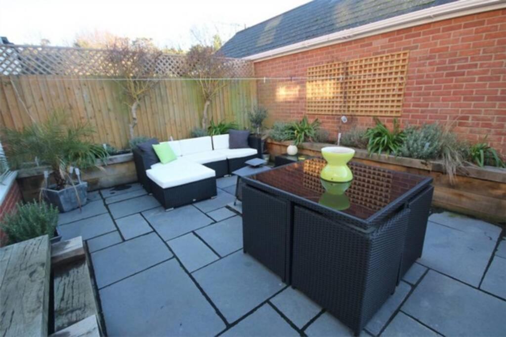 Aderta Stylish House For 7 People, Free Parking, 2 Min Walking From Ashley Cross And Near Sandbanks Beach Poole Exterior foto