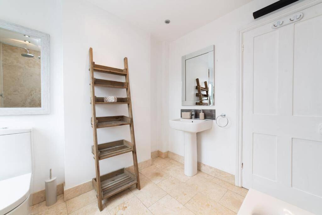 Aderta Stylish House For 7 People, Free Parking, 2 Min Walking From Ashley Cross And Near Sandbanks Beach Poole Exterior foto